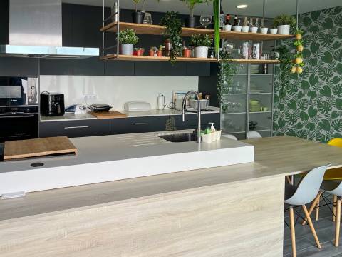 Moradia T4 totalmente remodelada no centro histórico de Viana do Castelo