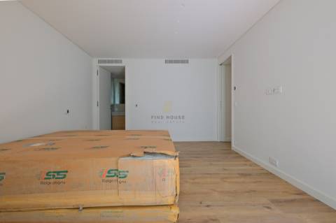 Vende-se T2 com piscina privativa e jardim  em Monte Estoril