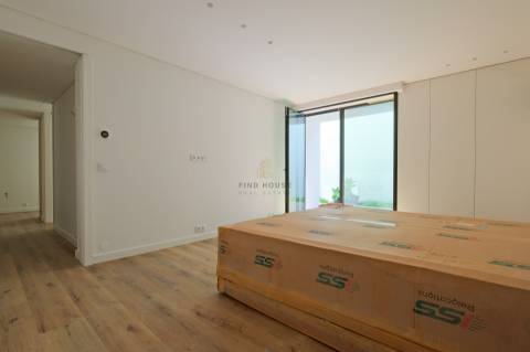 Vende-se T2 com piscina privativa e jardim  em Monte Estoril