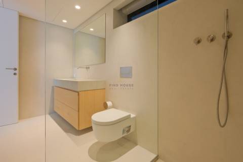 Vende-se T2 com piscina privativa e jardim  em Monte Estoril