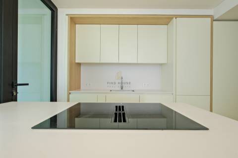 Vende-se T2 com piscina privativa e jardim  em Monte Estoril