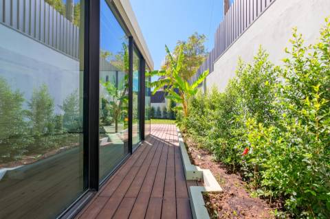 Vende-se T2 com piscina privativa e jardim  em Monte Estoril