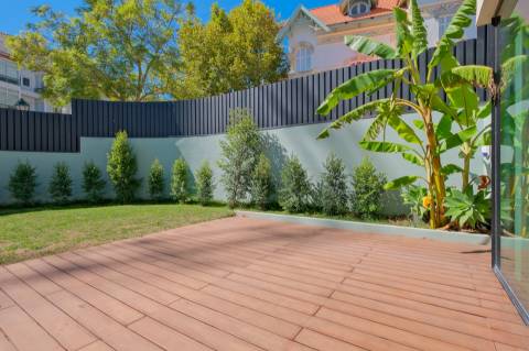 Vende-se T2 com piscina privativa e jardim  em Monte Estoril