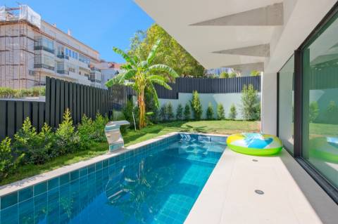 Vende-se T2 com piscina privativa e jardim  em Monte Estoril