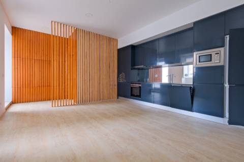 Apartamento T1 com lugar de estacionamento em Belém