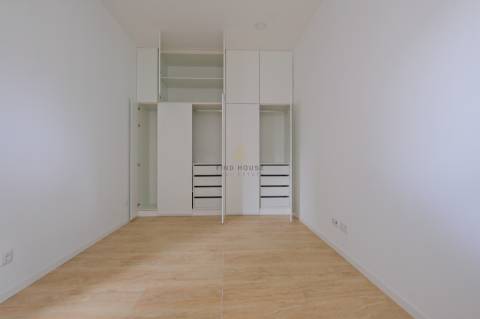 Apartamento T1 com lugar de estacionamento em Belém