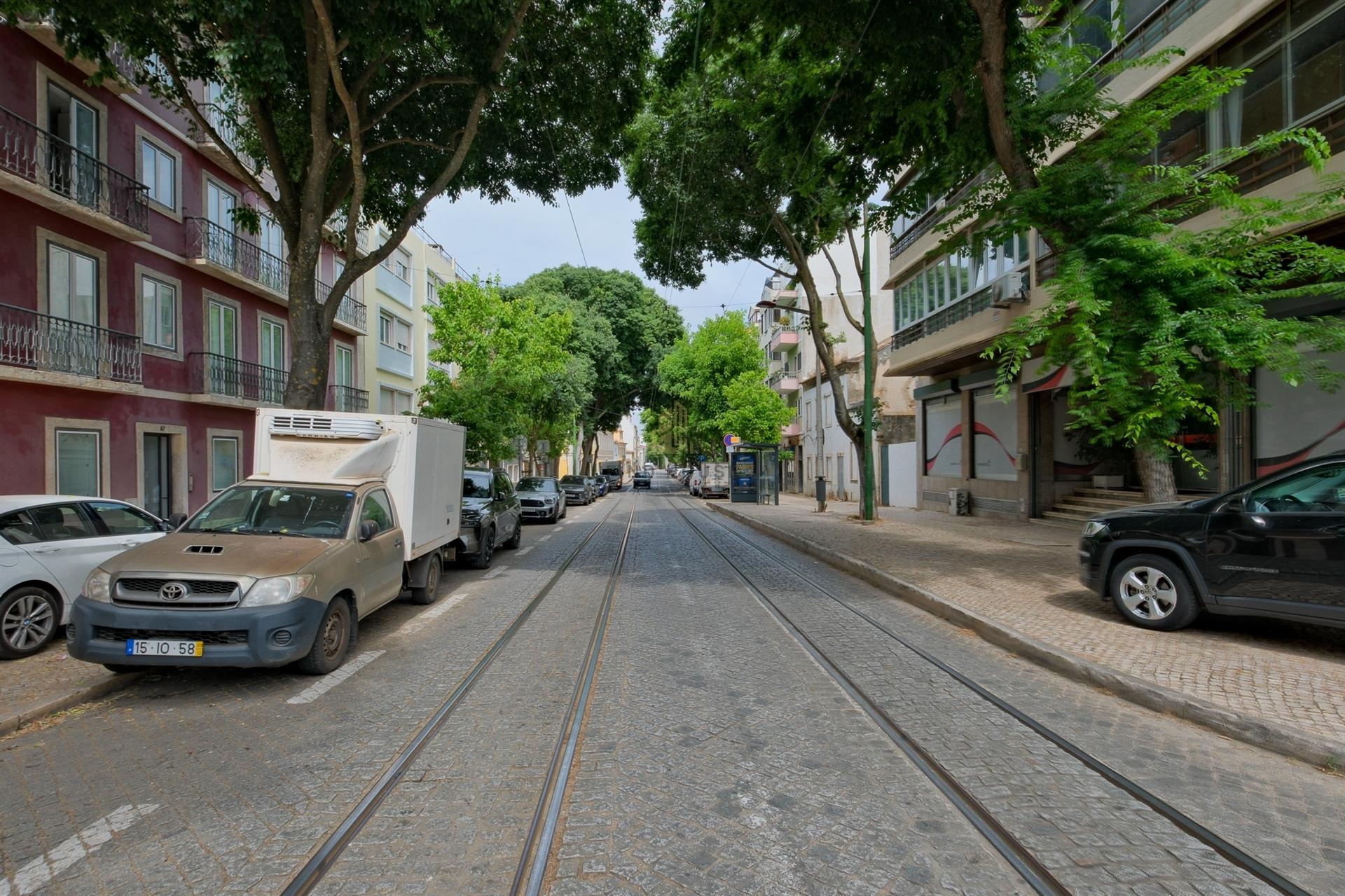 Apartamento T1 com lugar de estacionamento em Belém