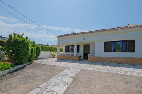 Moradia Térrea T3 com terreno de 8250m2 em Bordeira, Aljezur