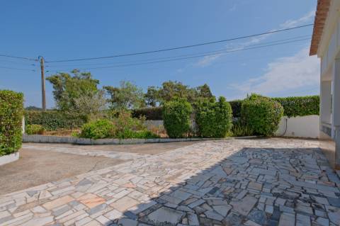 Moradia Térrea T3 com terreno de 8250m2 em Bordeira, Aljezur