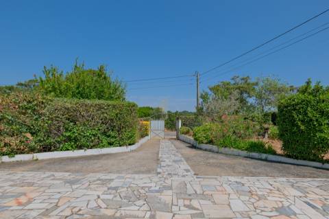 Moradia Térrea T3 com terreno de 8250m2 em Bordeira, Aljezur