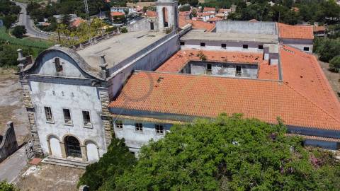 Terreno com edifício para reconstrução de Hotel e Habitação em Setúbal
