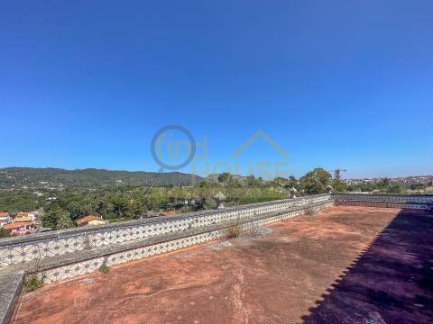 Terreno com edifício para reconstrução de Hotel e Habitação em Setúbal