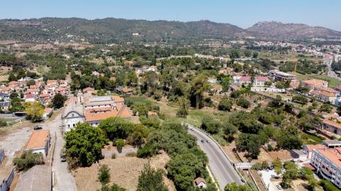 Terreno com edifício para reconstrução de Hotel e Habitação em Setúbal
