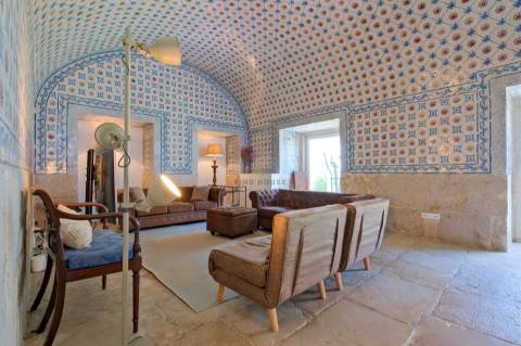 Apartamento T3+1, em condomínio privado com piscina, no Restelo