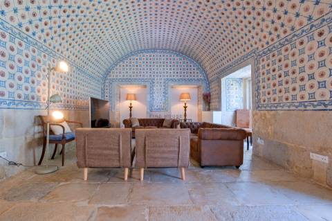 Apartamento T3+1, em condomínio privado com piscina, no Restelo