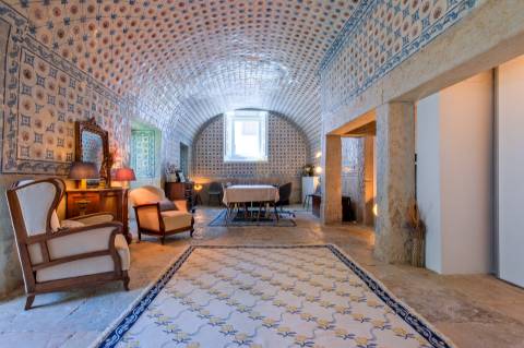 Apartamento T3+1, em condomínio privado com piscina, no Restelo