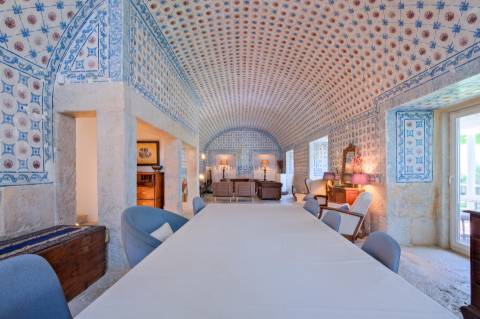 Apartamento T3+1, em condomínio privado com piscina, no Restelo