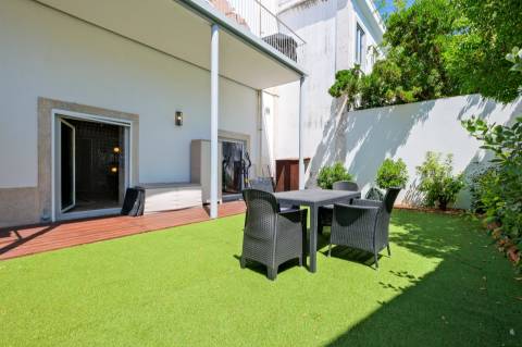 Apartamento T3+1, em condomínio privado com piscina, no Restelo