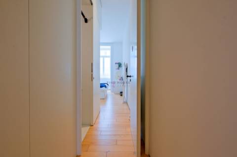 Apartamento T3+1, em condomínio privado com piscina, no Restelo