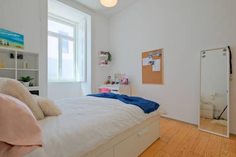 Apartamento T3+1, em condomínio privado com piscina, no Restelo