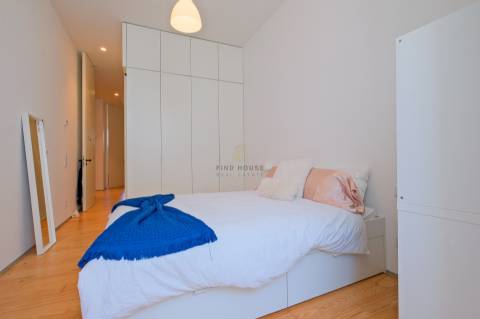 Apartamento T3+1, em condomínio privado com piscina, no Restelo