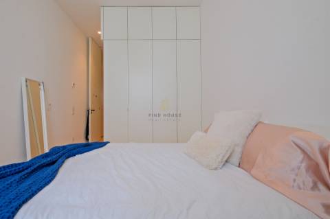 Apartamento T3+1, em condomínio privado com piscina, no Restelo