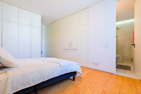 Apartamento T3+1, em condomínio privado com piscina, no Restelo