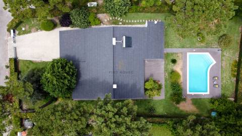 Moradia T4 de Luxo Totalmente Remodelada na Herdade da Aroeira