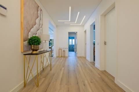 Moradia T4 de Luxo Totalmente Remodelada na Herdade da Aroeira