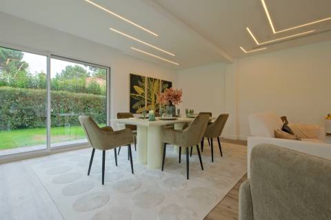 Moradia T4 de Luxo Totalmente Remodelada na Herdade da Aroeira