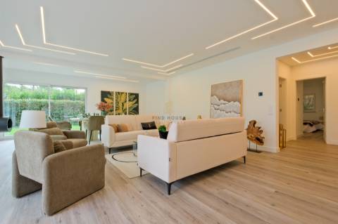 Moradia T4 de Luxo Totalmente Remodelada na Herdade da Aroeira