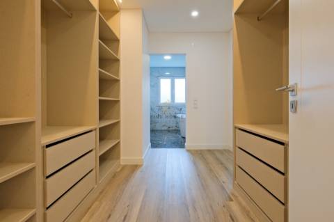 Moradia T4 de Luxo Totalmente Remodelada na Herdade da Aroeira