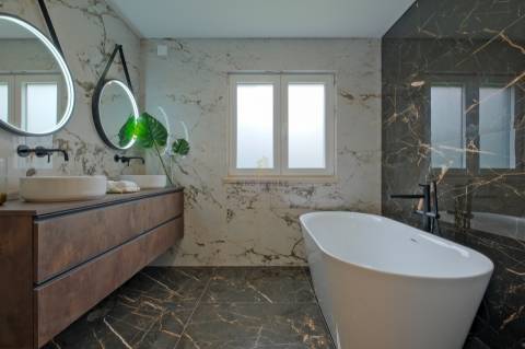 Moradia T4 de Luxo Totalmente Remodelada na Herdade da Aroeira