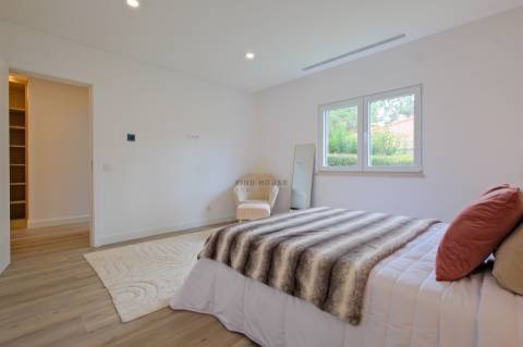 Moradia T4 de Luxo Totalmente Remodelada na Herdade da Aroeira