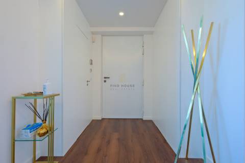 Vende-se Moradia T5 com piscina em Algueirão