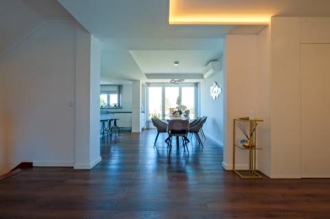 Vende-se Moradia T5 com piscina em Algueirão