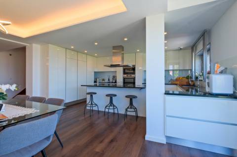 Vende-se Moradia T5 com piscina em Algueirão