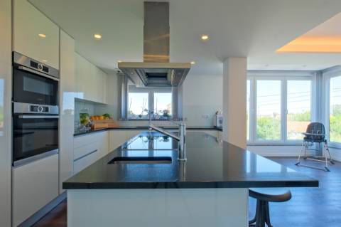 Vende-se Moradia T5 com piscina em Algueirão