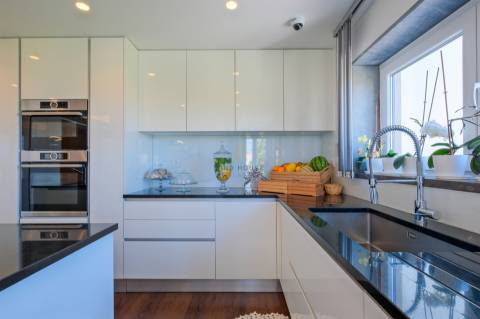 Vende-se Moradia T5 com piscina em Algueirão