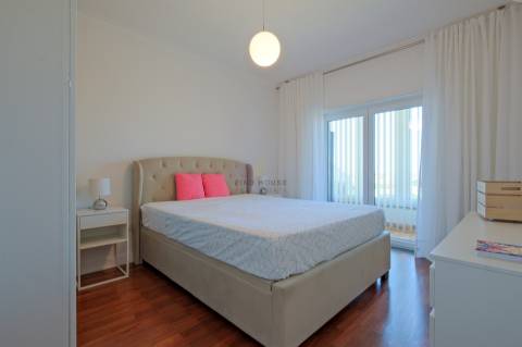 Vende-se Moradia T5 com piscina em Algueirão