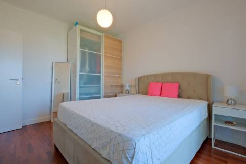 Vende-se Moradia T5 com piscina em Algueirão