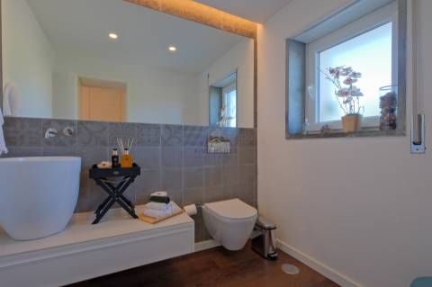 Vende-se Moradia T5 com piscina em Algueirão