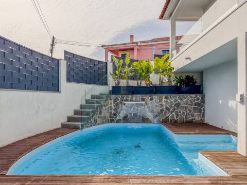 Vende-se Moradia T5 com piscina em Algueirão