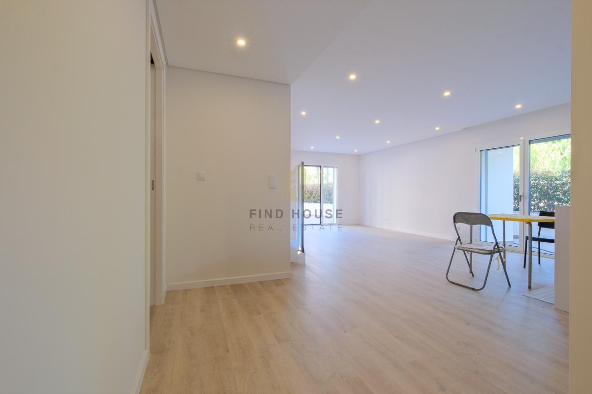 Arrenda-se Apartamento T2 com garagem box e terraço na Quinta das Marianas, Parede