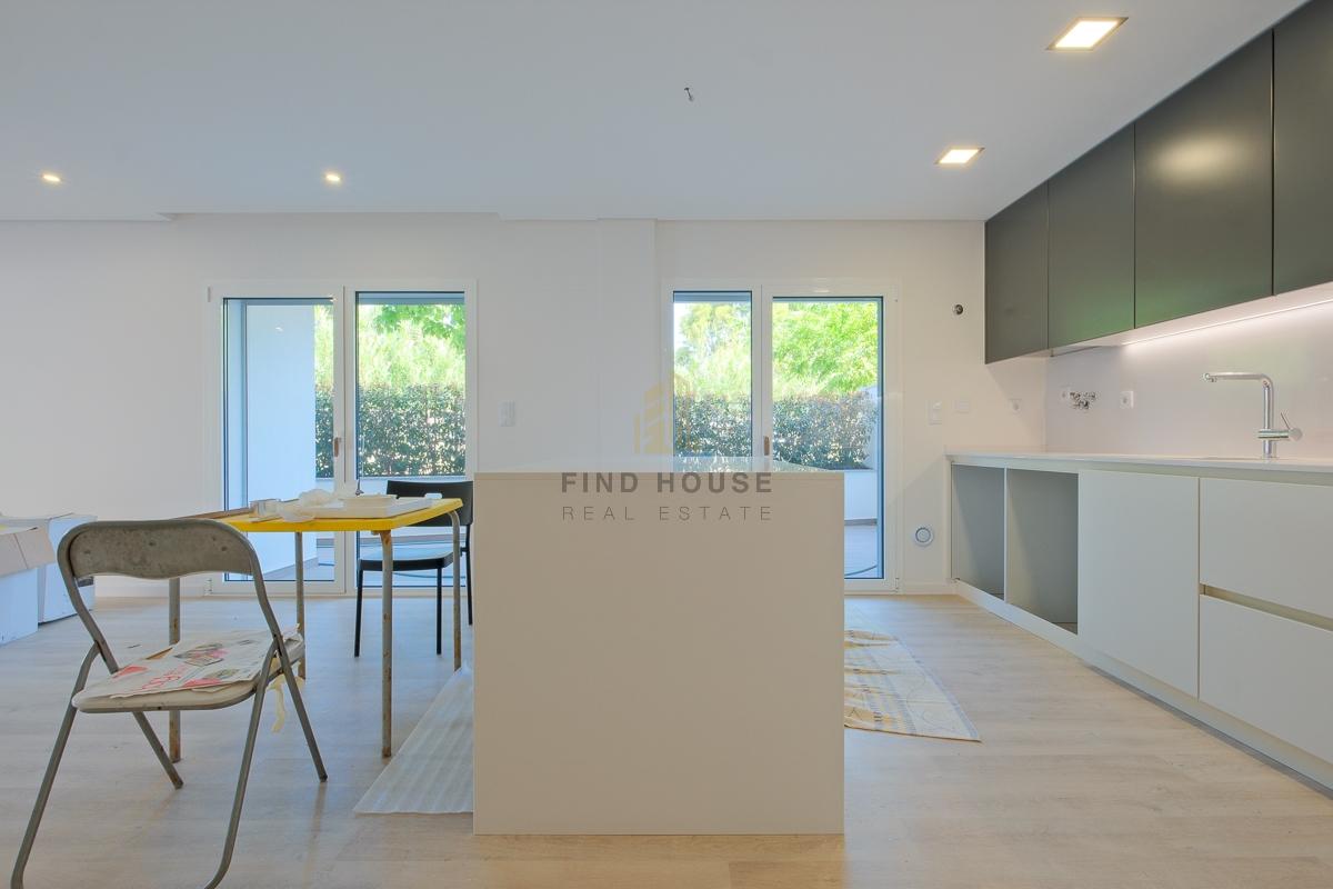 Arrenda-se Apartamento T2 com garagem box e terraço na Quinta das Marianas, Parede