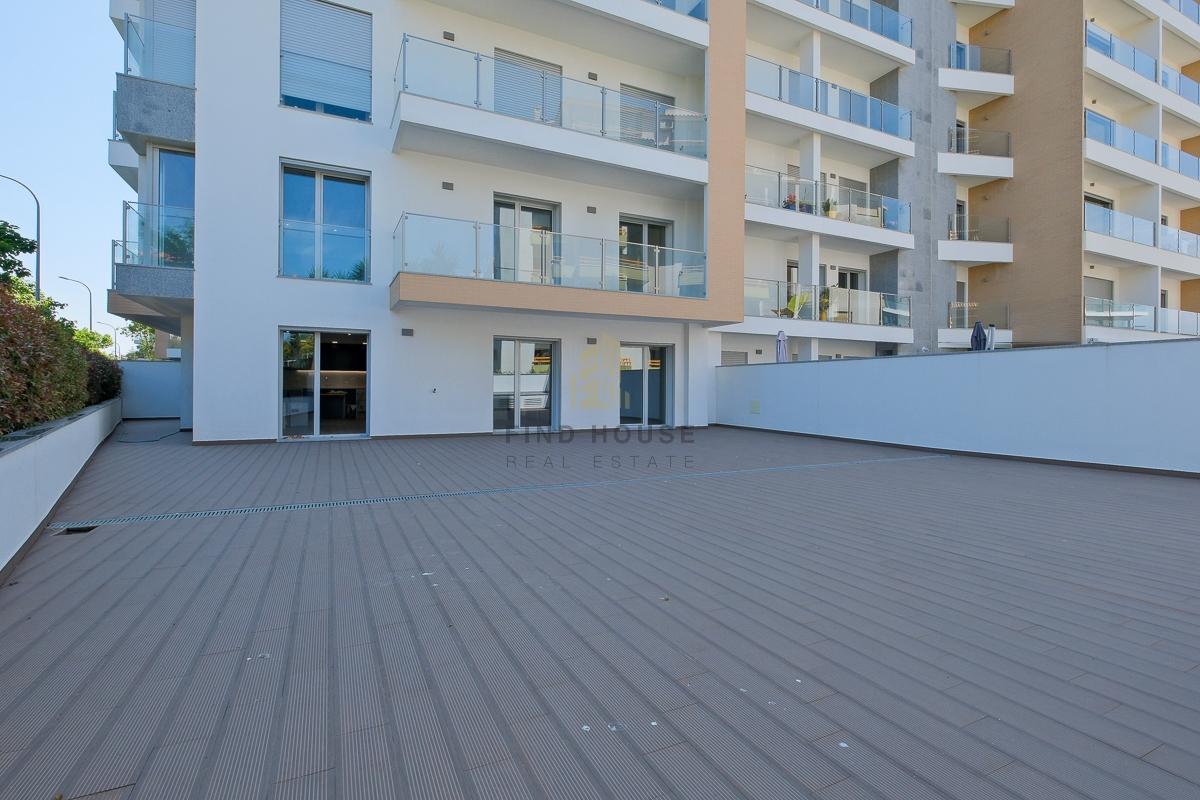 Arrenda-se Apartamento T2 com garagem box e terraço na Quinta das Marianas, Parede
