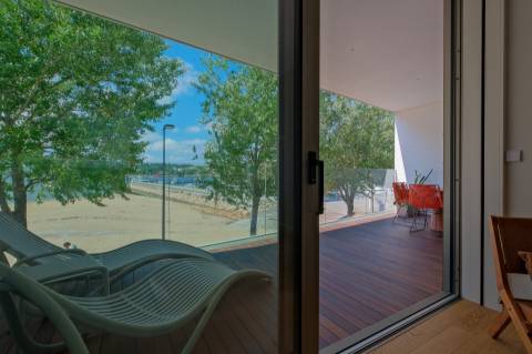 Apartamento T1 com garagem e frente de Rio na Afurada, Vila Nova de Gaia