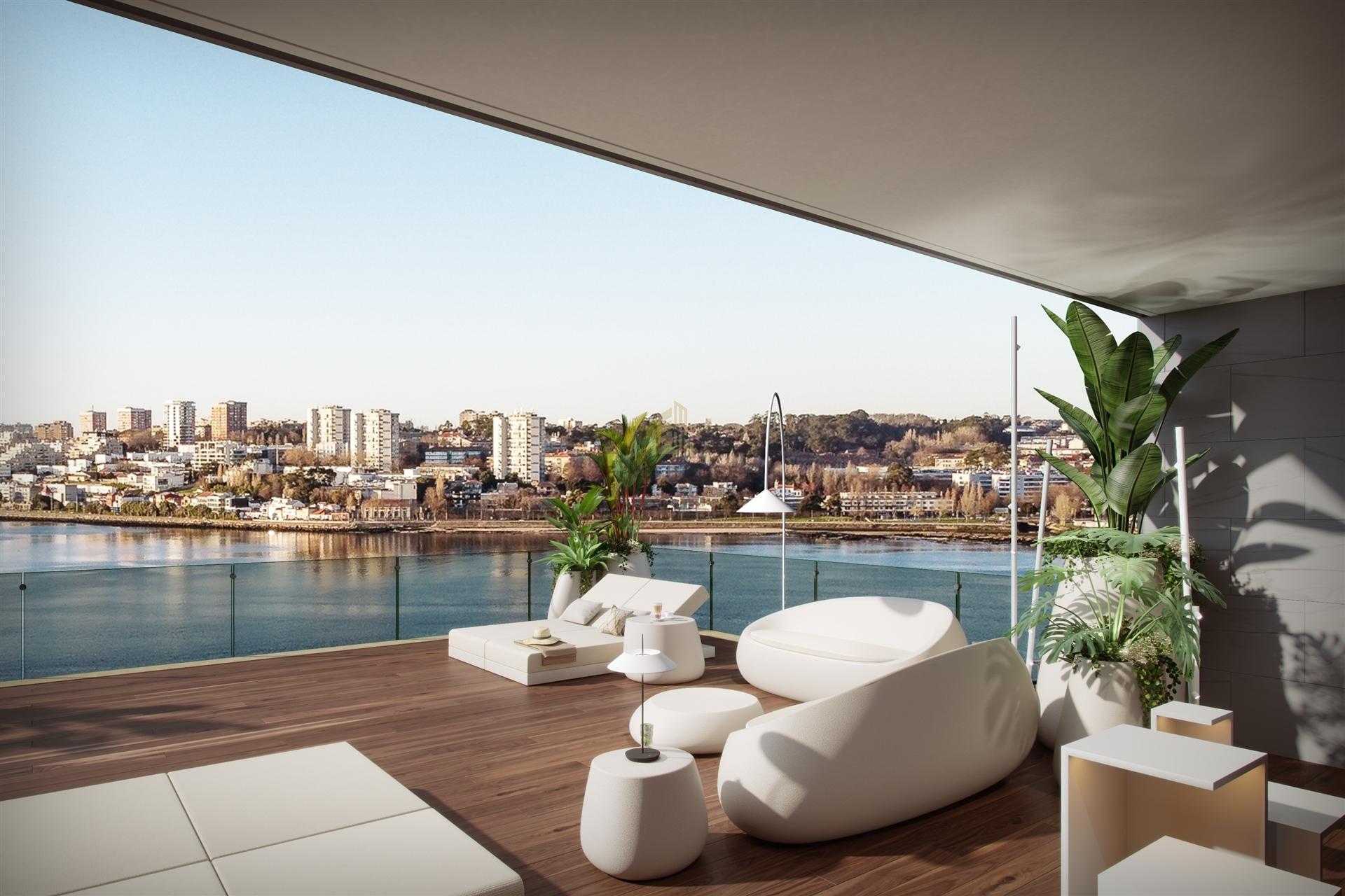 Penthouse T3+1 com terraço de 183m2 e 3 lugares de garagem,  com vista Rio e Mar