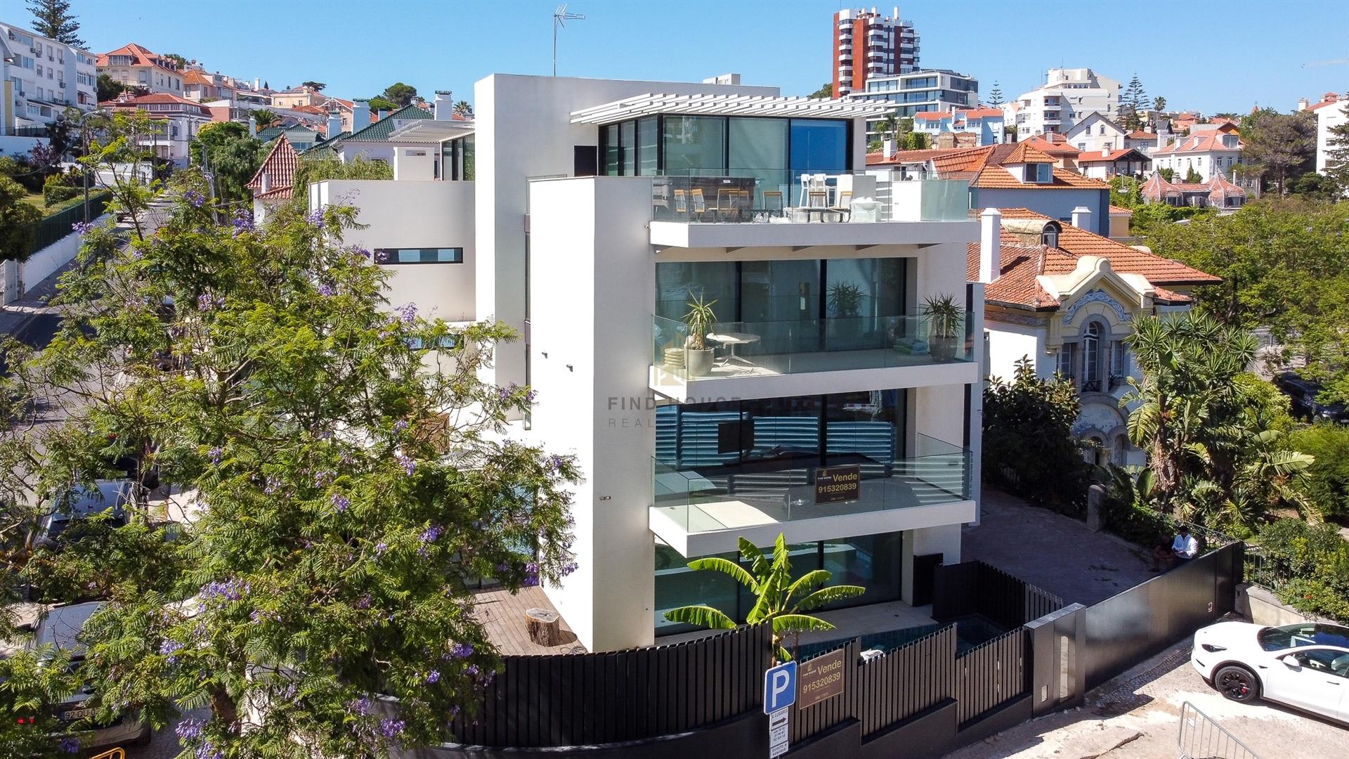 Arrenda-se T2 com piscina privativa e jardim  em Monte Estoril