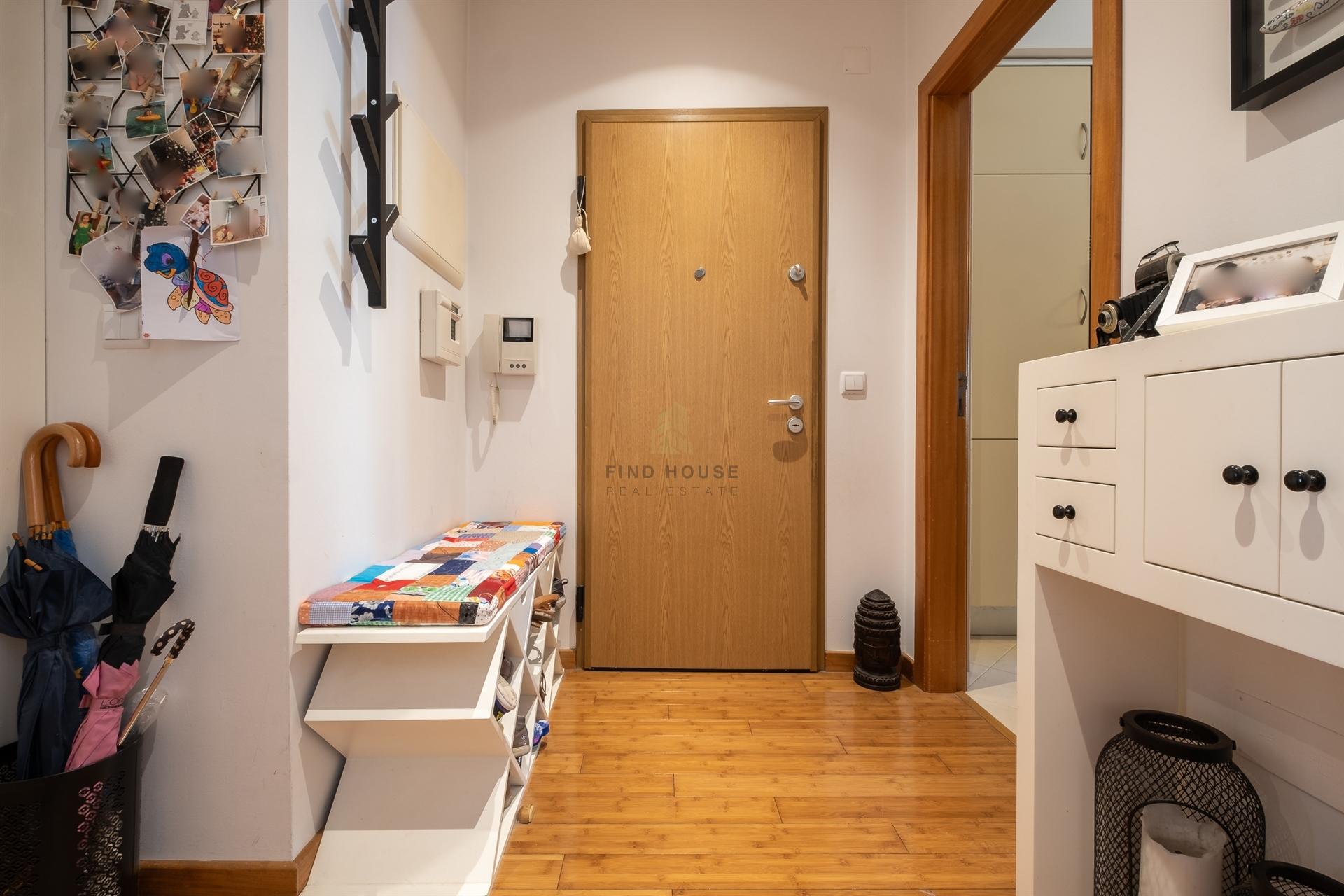 Arrenda-se Apartamento T2 com Terraço e garagem Box para 2 carros em Oeiras